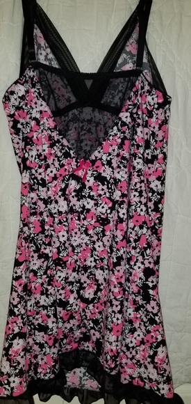 Lingerie - Picture 2 of 3